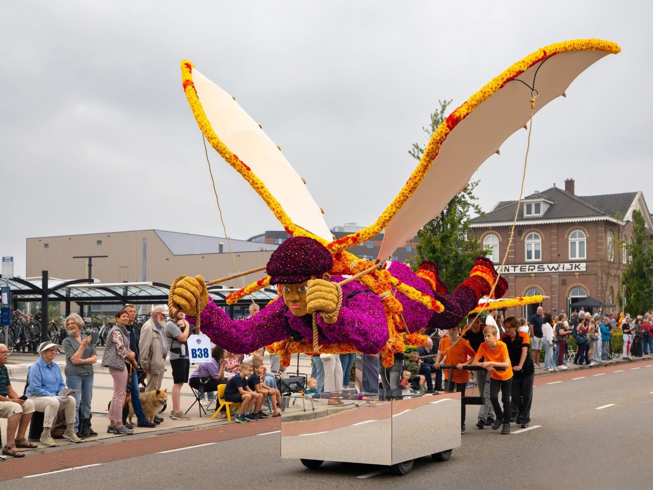 Vibond Spiegel aluminium composietplaat op maat gezaagd voor de corsowagen Vibond Spiegel aluminium composietplaat op maat gezaagd voor de corsowagen