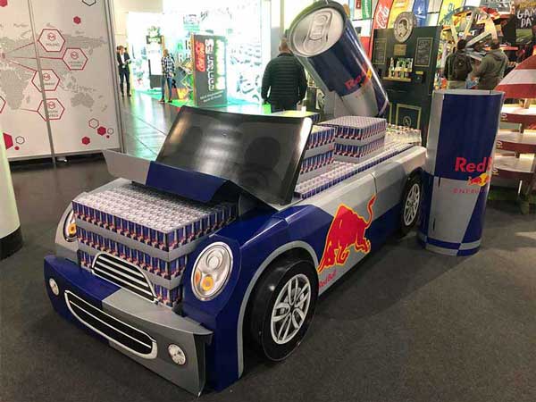 Golfkarton RedBull wagen gemaakt van golfkarton